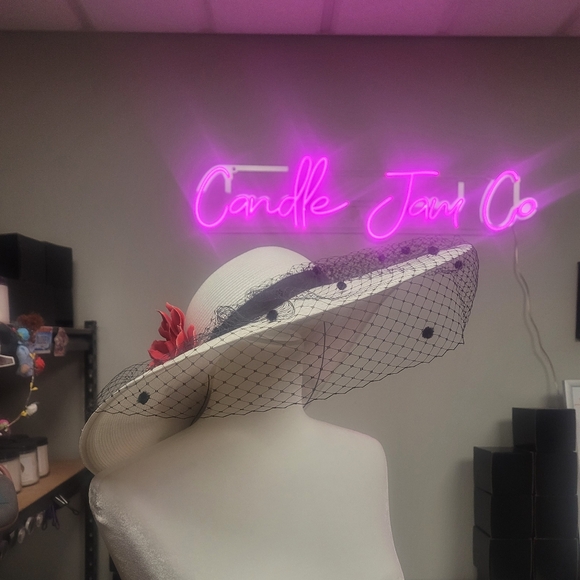 White Derby Hat with a flower and a bow! - Picture 4 of 5